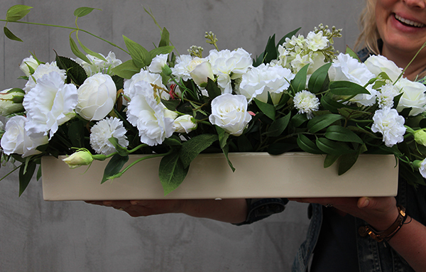 biała kompozycja kwiatowa Morsztynowo dł.115cm