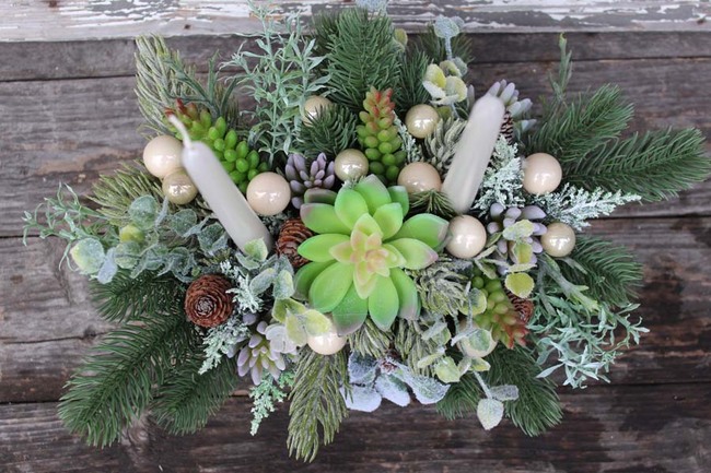 bożonarodzeniowy stroik / kompozycja z Sukulentami wys.35x34x25cm 