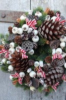 elegancka świąteczny wianek na drzwi, Szyszki z Lasu, śr.27cm
