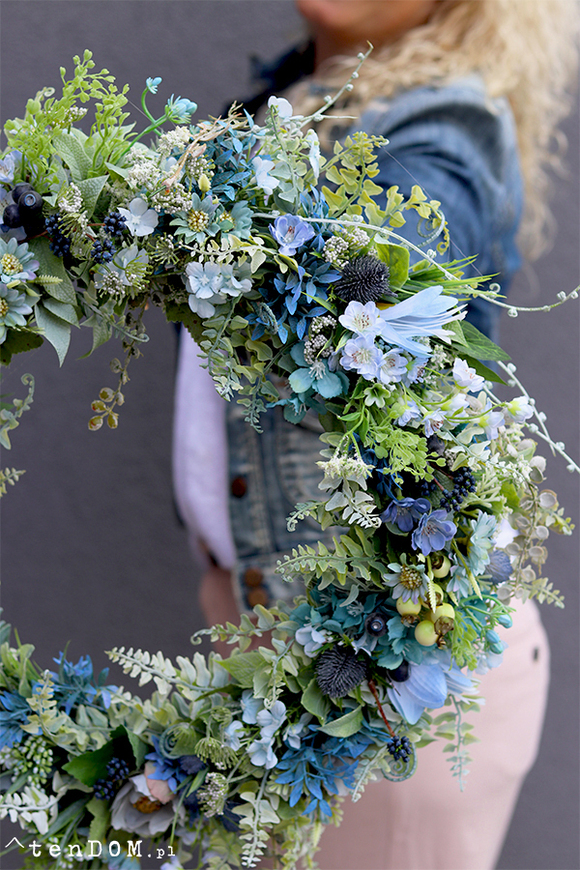 Błękitna Łąka, dekoracyjny wianek na drzwi, śr.46cm