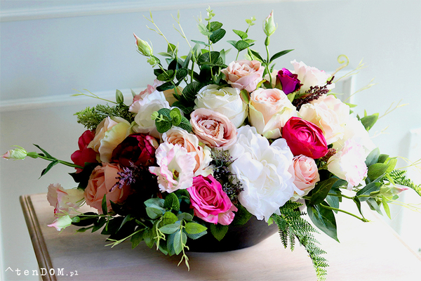 Odettino, bogata dekoracja nagrobna w naczyniu, wym.42x60cm