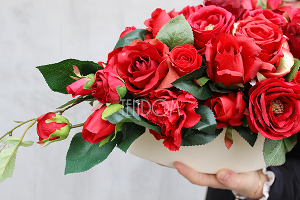 bukiet / kwiatowa kompozycja Ekskluzywna Czerwień, wys.22cm