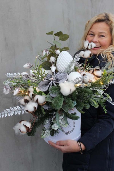 box świąteczny Śnieżna Kraina Big z lampkami led, wys.55cm 