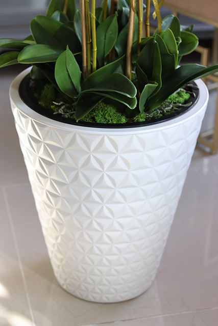 duży sztuczny storczyk w białej donicy, Milena Grande, wys.105cm