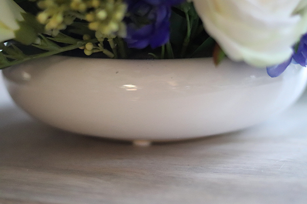 Bluena Jamona, kompozycja kwiatowa w białej misce, wys.26cm 