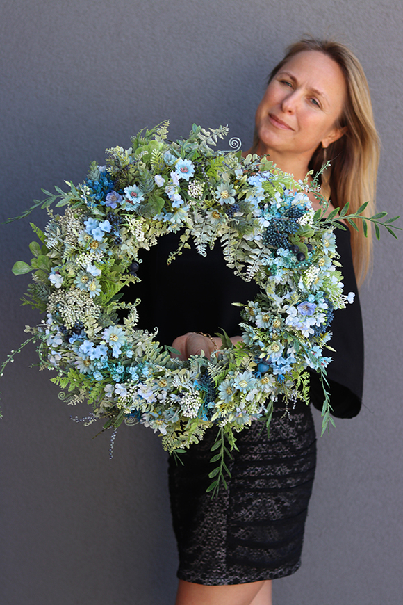 atrakcyjny wianek na Twoje drzwi, Manfredo Blue, śr.45cm  