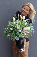 Geloso, kompozycja z tulipanami i suszem w wazonie, wym.63x50cm 