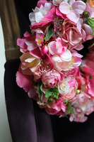 dekoracyjny różowy wianek kwiatowy Fessa, śr.32cm