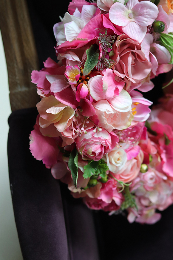 dekoracyjny różowy wianek kwiatowy Fessa, śr.32cm