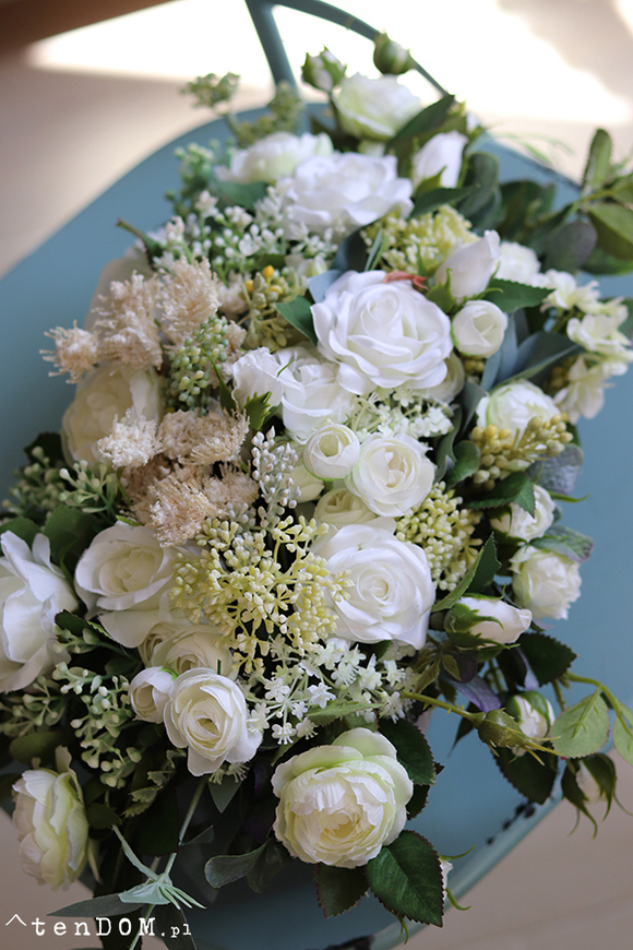 kompozycja kwiatowa, Biała Serenita, wym.18x42x24cm