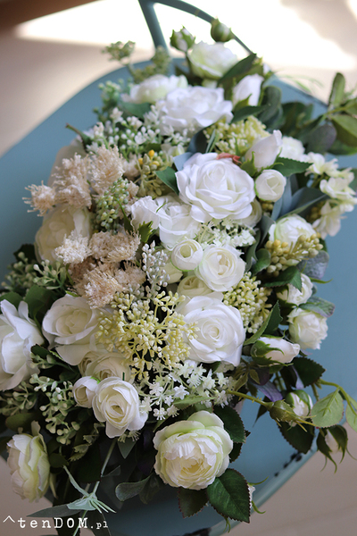 kompozycja kwiatowa, Biała Serenita, wym.18x42x24cm