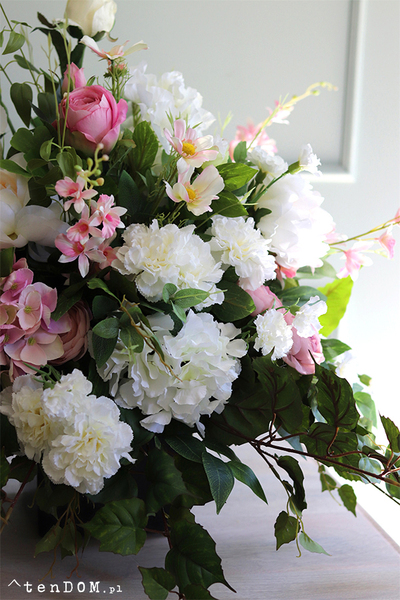 Karolitta, komplet dekoracji nagrobnych, kompozycja + bukiet