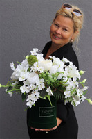 Florencja, niezwykle piękny welurowy flowerbox z białymi kwiatami, wys.42cm