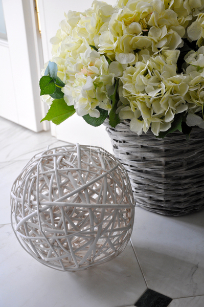 kula wiklinowa biała, śr. 23cm