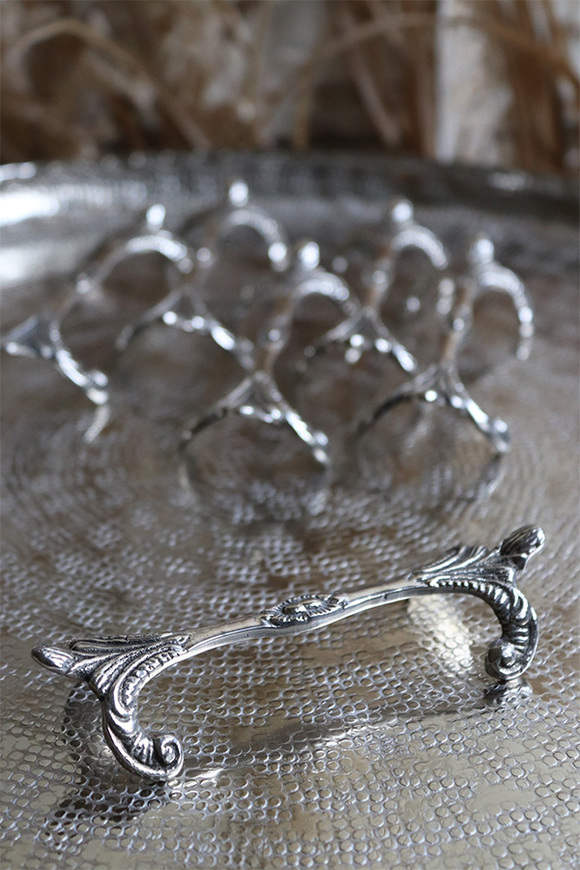 OD RĘKI posrebrzane koziołki pod sztućce, Pałacowe, 6 sztuk