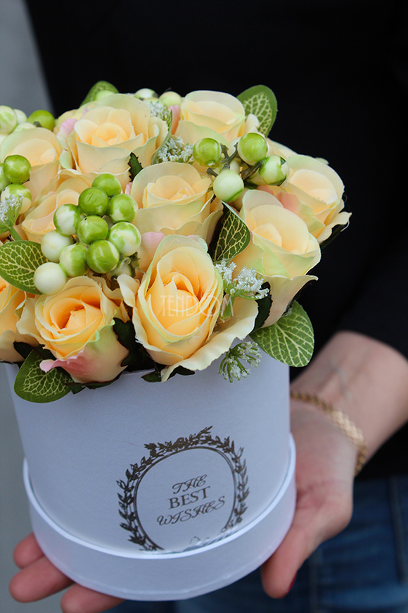 kompozycja kwiatowa / bukiet Flowerbox Yellow wys.22cm