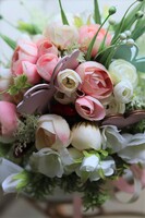 Gerana, urocza kompozycja kwiatowa w różowym wiaderku, wym.22x26cm