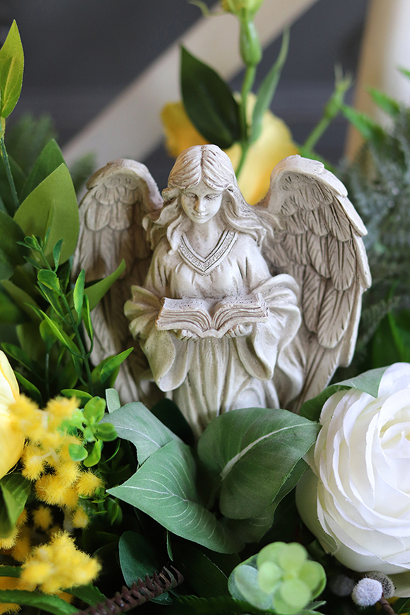 Anielskie Skrzydła, wiosenna kompozycja nagrobna w naczyniu, wym.40x50x70cm.