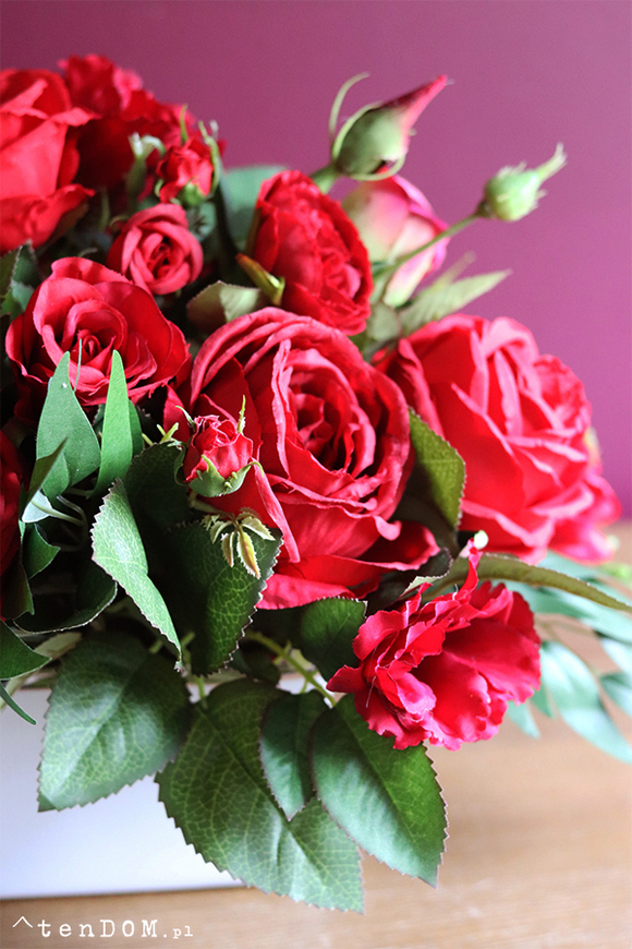 efektowna kwiatowa kompozycja, Red Fire Banerra, rozp.50cm 