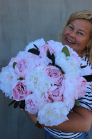 Peonie, flowerbox, kompozycja kwiatowa / bukiet, wys.40cm