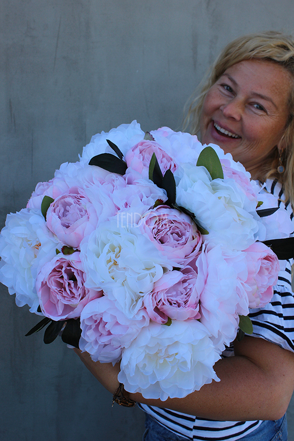 Peonie, flowerbox, kompozycja kwiatowa / bukiet, wys.40cm