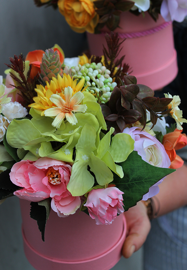 Klementyna Small New, 1 szt., kompozycja kwiatowa / bukiet / flowerbox wys.23cm