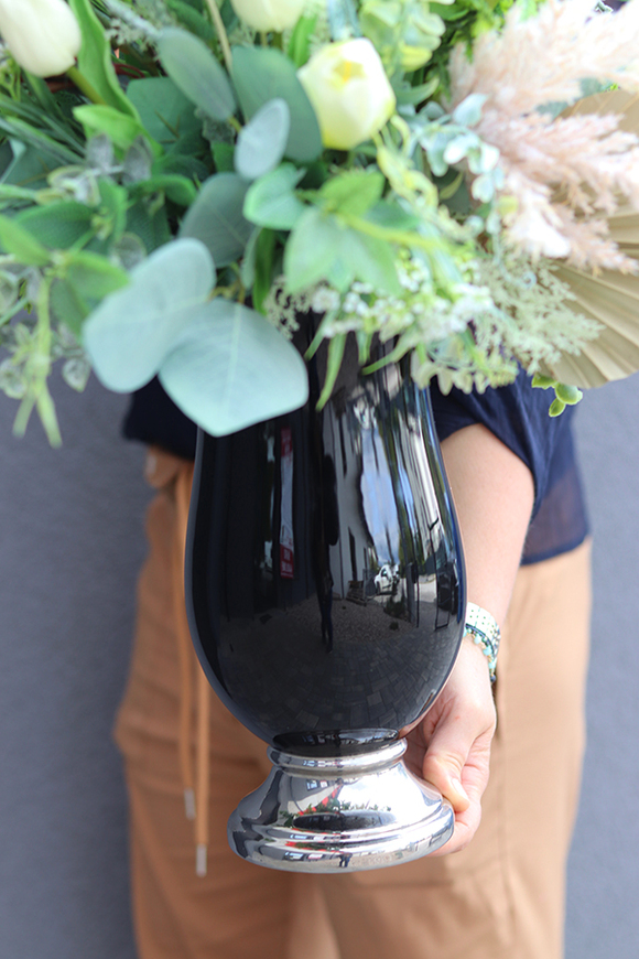 Geloso, kompozycja z tulipanami i suszem w wazonie, wym.63x50cm 