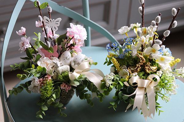 Geraya Blossom, wielkanocny mini - stroik w złotym naczyniu, wys.27cm