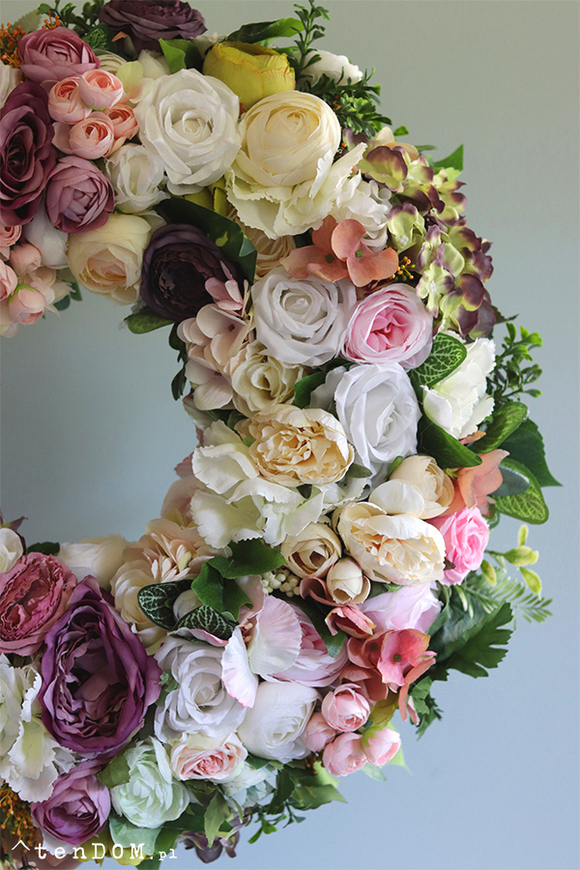 atrakcyjny gęsty wianek Caryca Katarzyna Indigo 2, śr.50cm