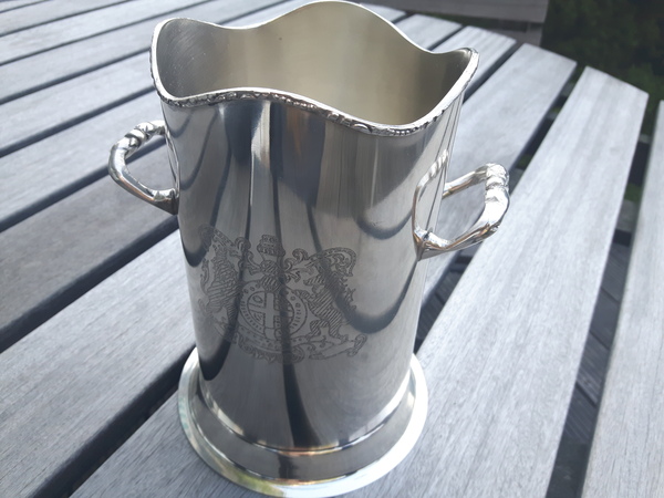 wazon cynowy z herbem