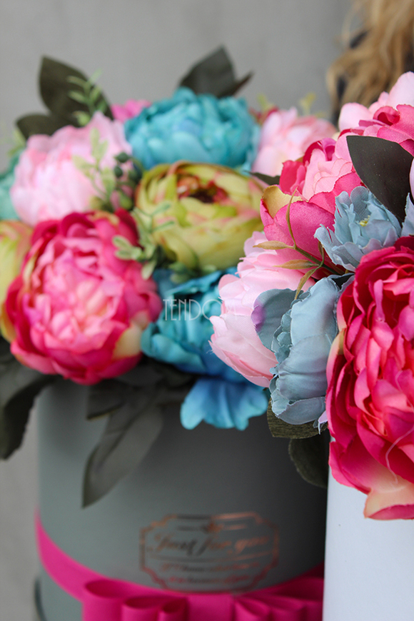 kompozycja kwiatowa / bukiet Flowerbox Caryca Katarzyna 2, wys.36cm