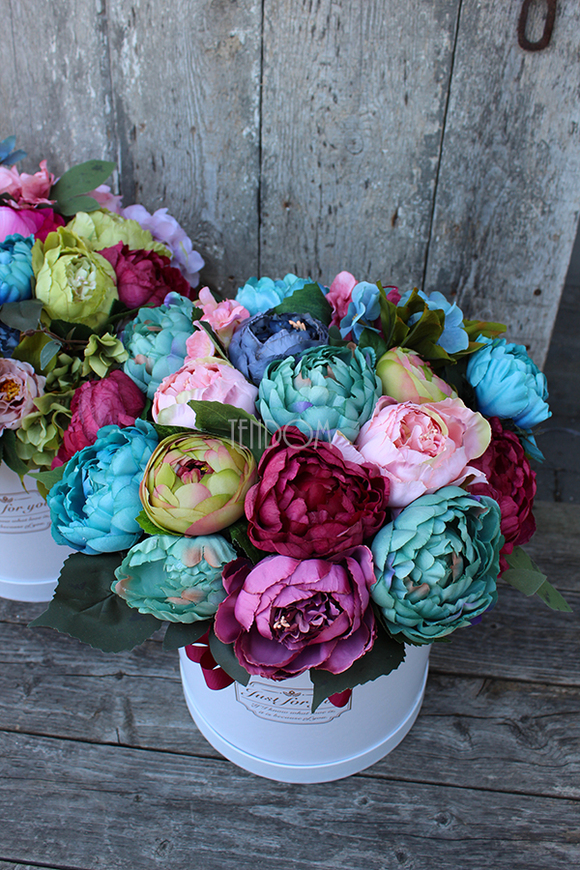 kompozycja kwiatowa / bukiet Flowerbox Kokarda Caryca Katarzyna Big, wys.38cm