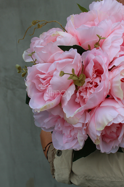 Peonie Pink kompozycja kwiatowa / bukiet flowerbox w pudrowym różu, wys.31cm