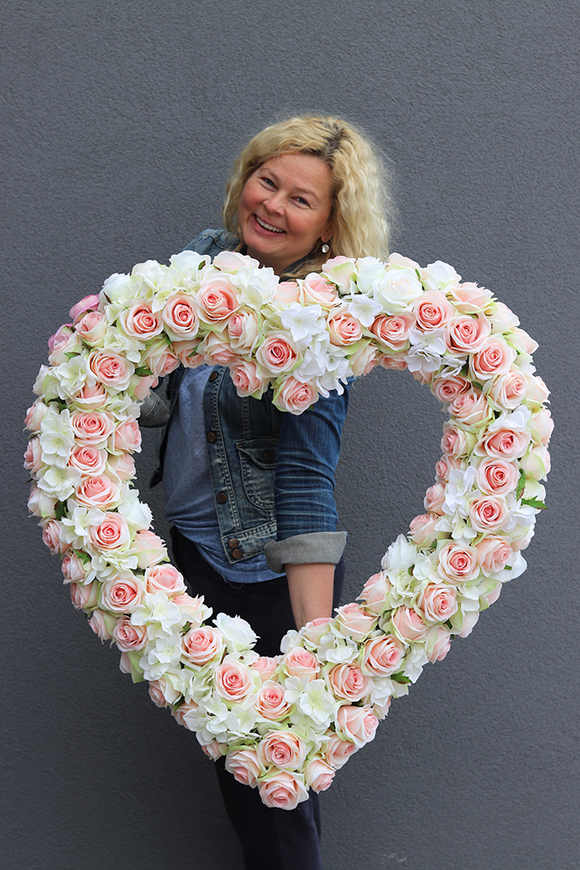 Kalina, duże serce z róż, wym. 89x76cm