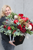 Christmas Red kompozycja kwiatowa / bukiet Flowerbox, wys.57cm