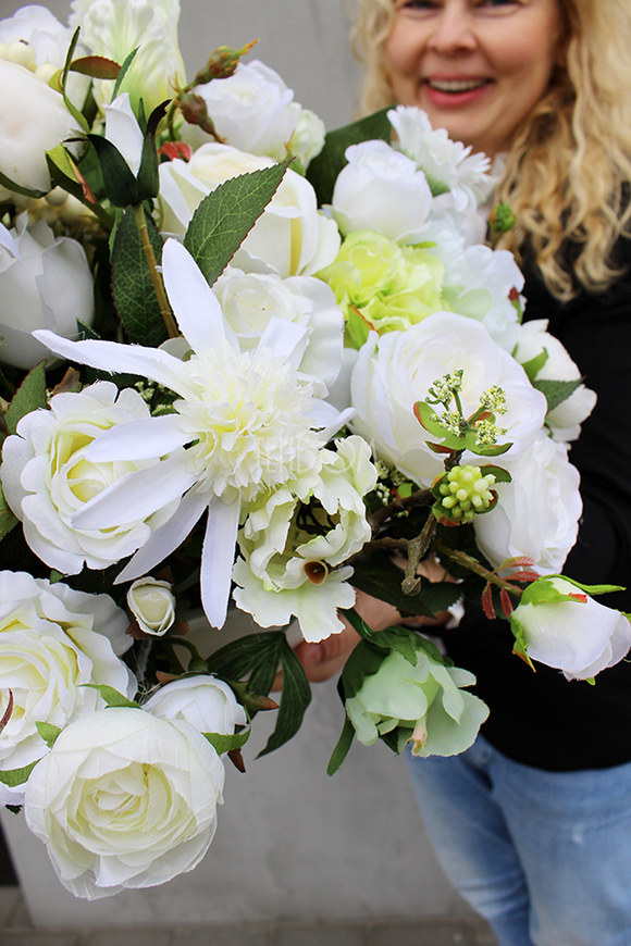 Ecru Exclusive kompozycja kwiatowa / bukiet wys.35cm, śr. kwiatów 45cm