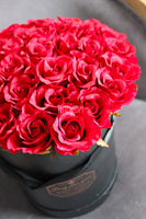 walentynkowa kompozycja kwiatowa / bukiet flowerbox Black&Red, wys.31cm