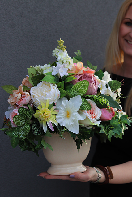 PasteLova, kompozycja kwiatowa w stylowym naczyniu / bukiet wys.26cm