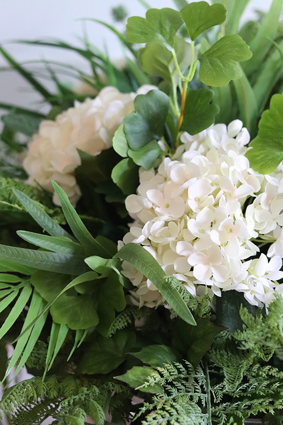 Regato Hortense, zielona kompozycja z hortensjami w pucharze klienta / naczyniu klienta, wym.59x63cm 