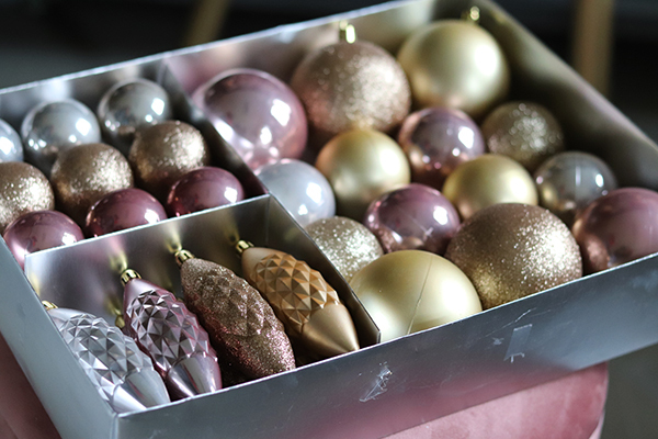 bombki / zawieszki z tworzywa sztucznego, Pudrove Święta, kpl.16szt 