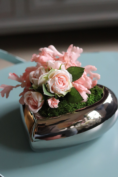 Bliskość Rosano, kompozycja kwiatowa w kształcie serca, wym.16x20cm 