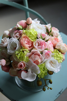 bogaty bukiet wiosennych kwiatów w szklanym wazonie, Hellissa, wys.27cm 