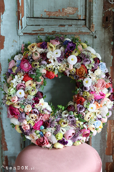 atrakcyjny kwiatowy wianek, Perrasa Marcowa, śr.50cm
