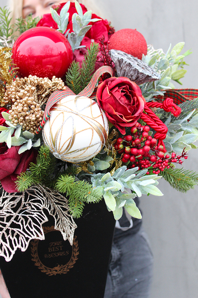 Christmas Red kompozycja kwiatowa / bukiet Flowerbox, wys.57cm