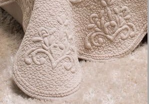 dekoracyjna narzuta velvetowa Palace beżowa 240 x 220 cm