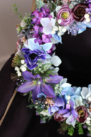 atrakcyjny kwiatowy wianek, Niebieska Baśń, wym.38cm