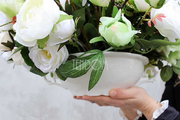 Ecru Exclusive kompozycja kwiatowa / bukiet wys.35cm, śr. kwiatów 45cm