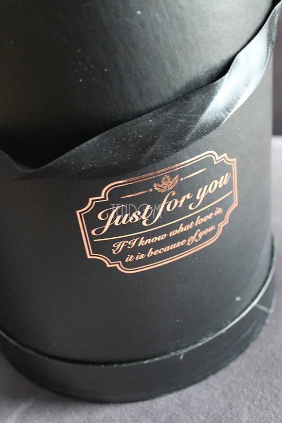 walentynkowa kompozycja kwiatowa / bukiet flowerbox Black&Red, wys.31cm