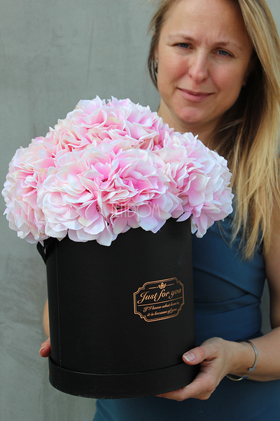 Black&Pink kompozycja kwiatowa / bukiet Flowerbox, wys.40cm