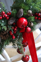 Karminowe Święta, bożonarodzeniowy stroik na drzwi, wym.40x60cm